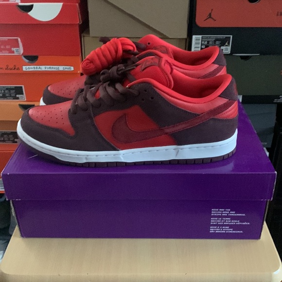 Nike SB “Cherry” - Picture 2 of 3